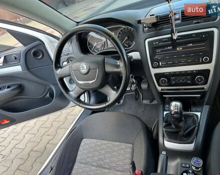 Белый Шкода Октавия, объемом двигателя 1.8 л и пробегом 230 тыс. км за 8500 $, фото 9 на Automoto.ua