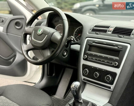 Белый Шкода Октавия, объемом двигателя 1.6 л и пробегом 204 тыс. км за 8999 $, фото 50 на Automoto.ua