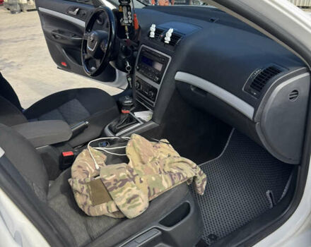 Білий Шкода Октавія, об'ємом двигуна 1.6 л та пробігом 270 тис. км за 7000 $, фото 14 на Automoto.ua