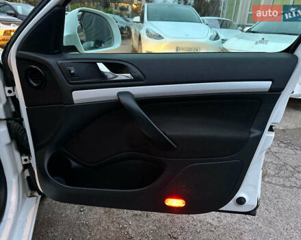 Білий Шкода Октавія, об'ємом двигуна 1.8 л та пробігом 316 тис. км за 7290 $, фото 17 на Automoto.ua