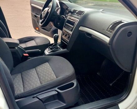 Білий Шкода Октавія, об'ємом двигуна 1.6 л та пробігом 290 тис. км за 6500 $, фото 6 на Automoto.ua