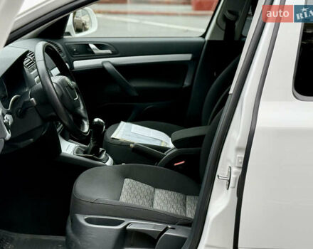 Белый Шкода Октавия, объемом двигателя 1.6 л и пробегом 204 тыс. км за 8999 $, фото 35 на Automoto.ua