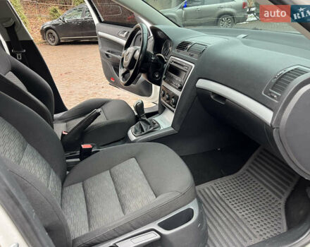 Белый Шкода Октавия, объемом двигателя 1.6 л и пробегом 309 тыс. км за 7499 $, фото 42 на Automoto.ua