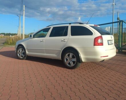 Белый Шкода Октавия, объемом двигателя 1.6 л и пробегом 400 тыс. км за 5999 $, фото 3 на Automoto.ua