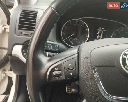 Білий Шкода Октавія, об'ємом двигуна 1.8 л та пробігом 251 тис. км за 10000 $, фото 11 на Automoto.ua