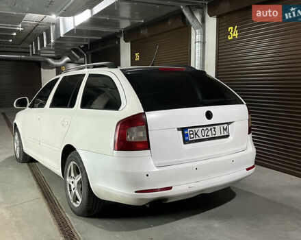 Шкода Октавия 2010 в Хмельницком на Automoto.ua Белый Шкода Октавия, объемом двигателя 1.6 л и пробегом 357 тыс. км за 5900 $, фото 2 на Automoto.ua
