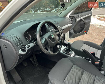 Белый Шкода Октавия, объемом двигателя 1.6 л и пробегом 309 тыс. км за 7499 $, фото 45 на Automoto.ua