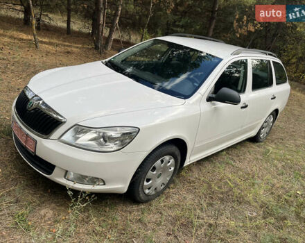 Белый Шкода Октавия, объемом двигателя 1.6 л и пробегом 263 тыс. км за 6800 $, фото 7 на Automoto.ua