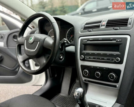 Белый Шкода Октавия, объемом двигателя 1.6 л и пробегом 204 тыс. км за 8999 $, фото 59 на Automoto.ua