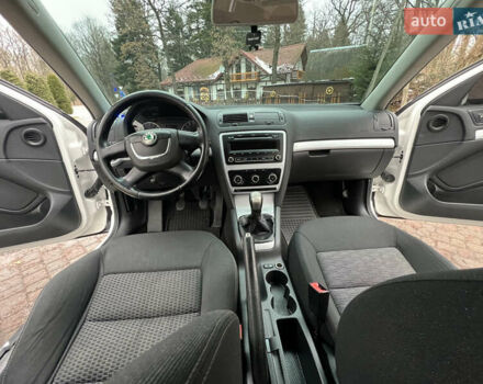 Белый Шкода Октавия, объемом двигателя 1.6 л и пробегом 309 тыс. км за 7499 $, фото 51 на Automoto.ua