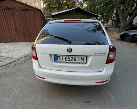 Белый Шкода Октавия, объемом двигателя 1.6 л и пробегом 230 тыс. км за 8800 $, фото 2 на Automoto.ua