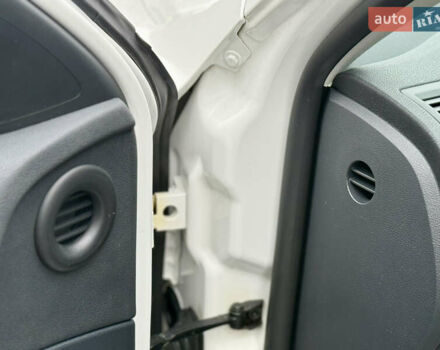 Белый Шкода Октавия, объемом двигателя 1.6 л и пробегом 204 тыс. км за 8999 $, фото 32 на Automoto.ua