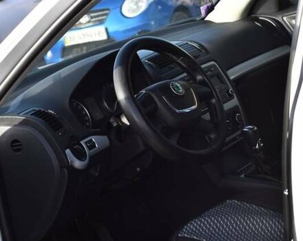 Білий Шкода Октавія, об'ємом двигуна 1.6 л та пробігом 259 тис. км за 7200 $, фото 6 на Automoto.ua