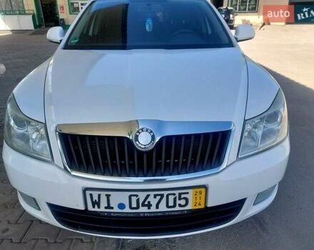 Белый Шкода Октавия, объемом двигателя 1.6 л и пробегом 289 тыс. км за 6800 $, фото 2 на Automoto.ua