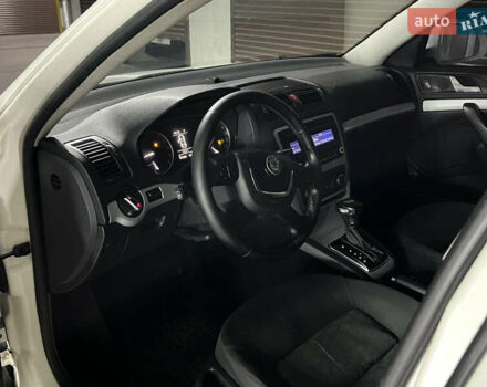 Шкода Октавия 2010 в Хмельницком на Automoto.ua Белый Шкода Октавия, объемом двигателя 1.6 л и пробегом 357 тыс. км за 5900 $, фото 4 на Automoto.ua
