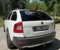 Белый Шкода Октавия, объемом двигателя 1.8 л и пробегом 209 тыс. км за 10200 $, фото 4 на Automoto.ua