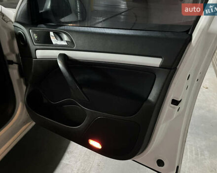 Шкода Октавия 2010 в Хмельницком на Automoto.ua Белый Шкода Октавия, объемом двигателя 1.6 л и пробегом 357 тыс. км за 5900 $, фото 8 на Automoto.ua