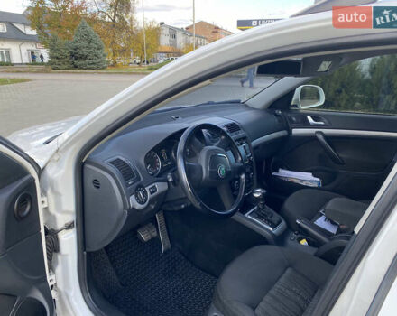 Белый Шкода Октавия, объемом двигателя 1.6 л и пробегом 275 тыс. км за 7800 $, фото 4 на Automoto.ua