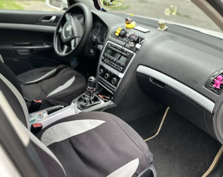 Белый Шкода Октавия, объемом двигателя 1.6 л и пробегом 393 тыс. км за 8200 $, фото 5 на Automoto.ua