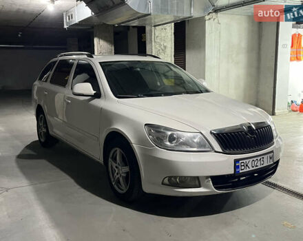 Шкода Октавия 2010 в Хмельницком на Automoto.ua Белый Шкода Октавия, объемом двигателя 1.6 л и пробегом 357 тыс. км за 5900 $, фото 1 на Automoto.ua