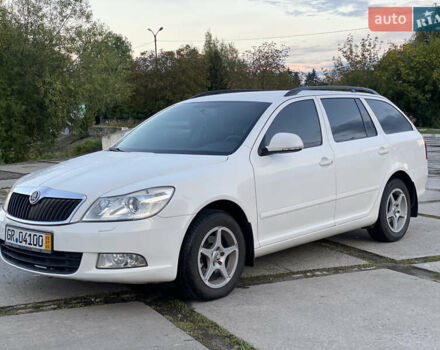 Белый Шкода Октавия, объемом двигателя 1.6 л и пробегом 281 тыс. км за 8600 $, фото 3 на Automoto.ua