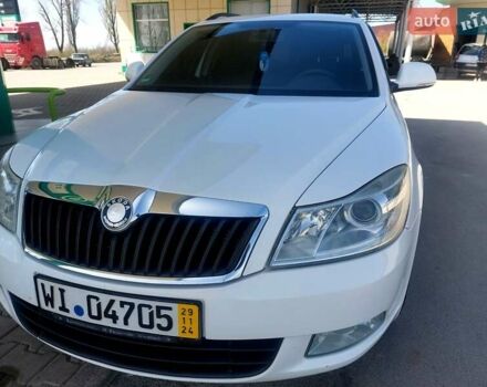 Белый Шкода Октавия, объемом двигателя 1.6 л и пробегом 289 тыс. км за 6800 $, фото 3 на Automoto.ua
