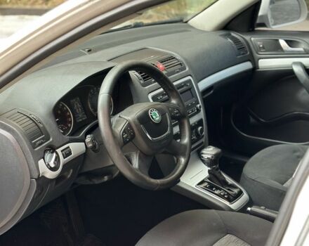 Шкода Октавія 2010 у Нетешине на Automoto.ua Білий Шкода Октавія, об'ємом двигуна 1.6 л та пробігом 357 тис. км за 5499 $, фото 7 на Automoto.ua