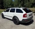 Белый Шкода Октавия, объемом двигателя 1.8 л и пробегом 209 тыс. км за 10200 $, фото 3 на Automoto.ua