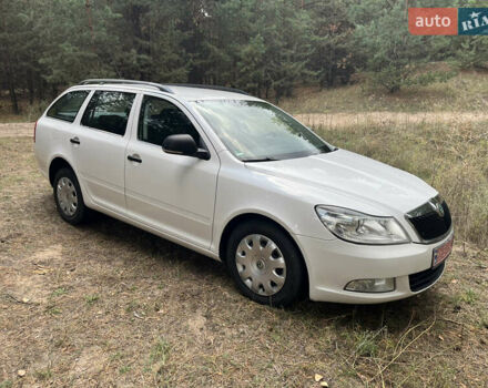 Белый Шкода Октавия, объемом двигателя 1.6 л и пробегом 263 тыс. км за 7499 $, фото 1 на Automoto.ua