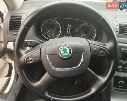 Білий Шкода Октавія, об'ємом двигуна 1.8 л та пробігом 251 тис. км за 10000 $, фото 12 на Automoto.ua