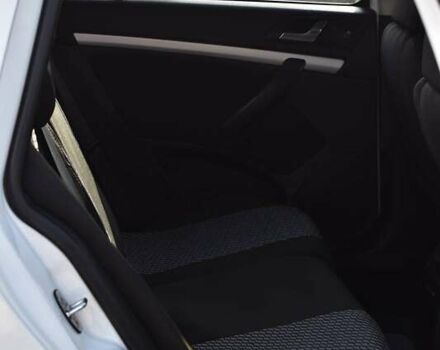 Білий Шкода Октавія, об'ємом двигуна 1.6 л та пробігом 259 тис. км за 7200 $, фото 14 на Automoto.ua