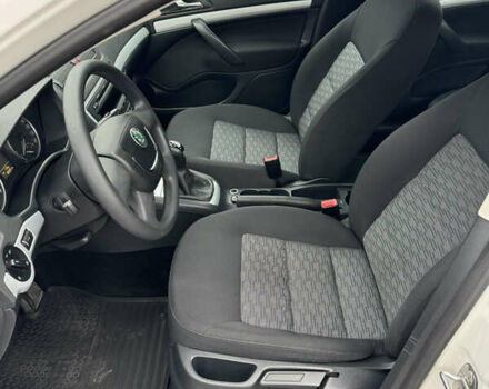 Білий Шкода Октавія, об'ємом двигуна 1.6 л та пробігом 183 тис. км за 7400 $, фото 19 на Automoto.ua