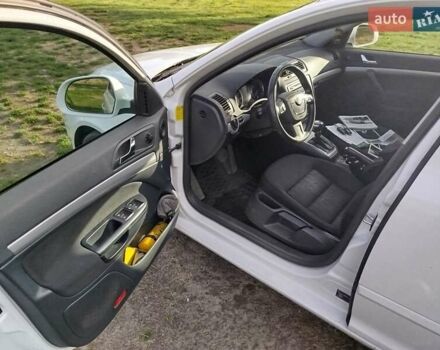 Білий Шкода Октавія, об'ємом двигуна 1.8 л та пробігом 250 тис. км за 7700 $, фото 1 на Automoto.ua