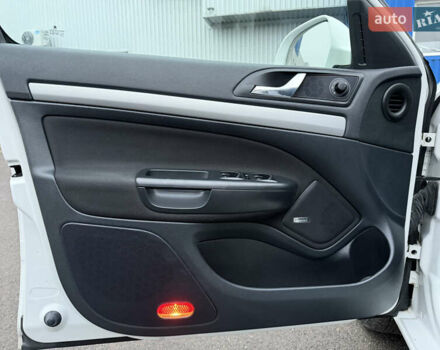 Белый Шкода Октавия, объемом двигателя 1.8 л и пробегом 231 тыс. км за 9100 $, фото 38 на Automoto.ua