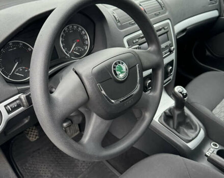 Білий Шкода Октавія, об'ємом двигуна 1.6 л та пробігом 183 тис. км за 7400 $, фото 24 на Automoto.ua