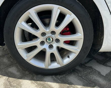 Белый Шкода Октавия, объемом двигателя 2 л и пробегом 176 тыс. км за 8000 $, фото 5 на Automoto.ua