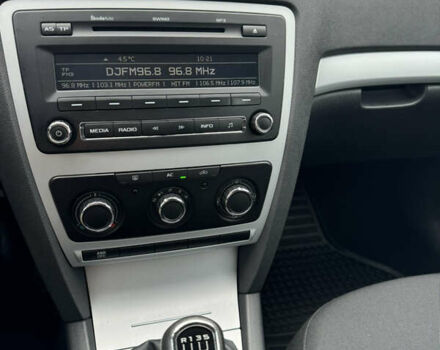 Білий Шкода Октавія, об'ємом двигуна 1.6 л та пробігом 183 тис. км за 7400 $, фото 39 на Automoto.ua