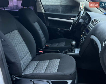 Білий Шкода Октавія, об'ємом двигуна 1.6 л та пробігом 261 тис. км за 7400 $, фото 46 на Automoto.ua