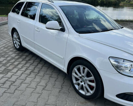 Белый Шкода Октавия, объемом двигателя 2 л и пробегом 176 тыс. км за 8000 $, фото 1 на Automoto.ua