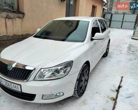 Шкода Октавия 2011 в Ирпене на Automoto.ua Белый Шкода Октавия, объемом двигателя 2 л и пробегом 299 тыс. км за 9000 $, фото 5 на Automoto.ua