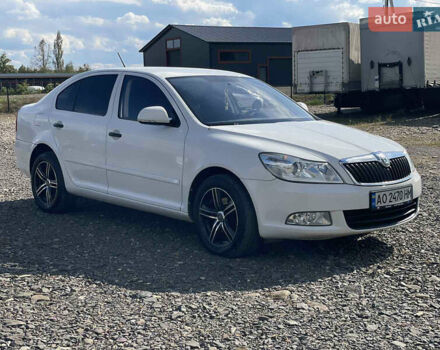 Шкода Октавия 2011 в Хусте на Automoto.ua Белый Шкода Октавия, объемом двигателя 1.6 л и пробегом 327 тыс. км за 7550 $, фото 1 на Automoto.ua