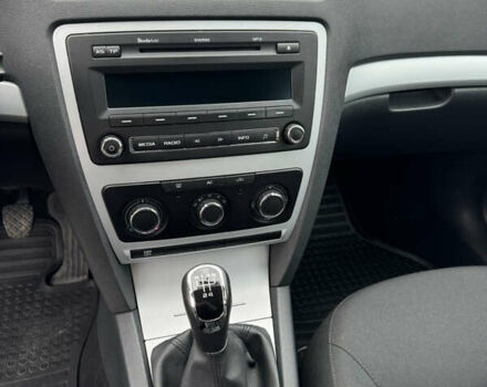 Білий Шкода Октавія, об'ємом двигуна 1.6 л та пробігом 183 тис. км за 7400 $, фото 38 на Automoto.ua