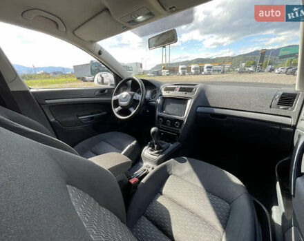Шкода Октавия 2011 в Хусте на Automoto.ua Белый Шкода Октавия, объемом двигателя 1.6 л и пробегом 327 тыс. км за 7550 $, фото 8 на Automoto.ua