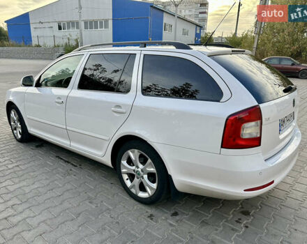 Белый Шкода Октавия, объемом двигателя 1.6 л и пробегом 235 тыс. км за 8000 $, фото 3 на Automoto.ua