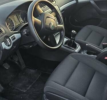 Шкода Октавія 2011 у Одесі на Automoto.ua Білий Шкода Октавія, об'ємом двигуна 1.6 л та пробігом 275 тис. км за 8500 $, фото 4 на Automoto.ua