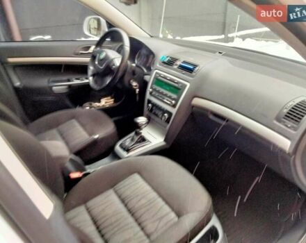 Шкода Октавия 2011 в Ирпене на Automoto.ua Белый Шкода Октавия, объемом двигателя 2 л и пробегом 299 тыс. км за 9000 $, фото 1 на Automoto.ua