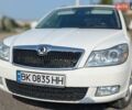 Белый Шкода Октавия, объемом двигателя 2 л и пробегом 230 тыс. км за 10550 $, фото 1 на Automoto.ua