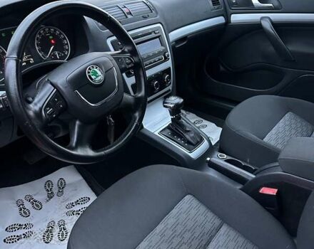 Білий Шкода Октавія, об'ємом двигуна 1.6 л та пробігом 244 тис. км за 7800 $, фото 9 на Automoto.ua