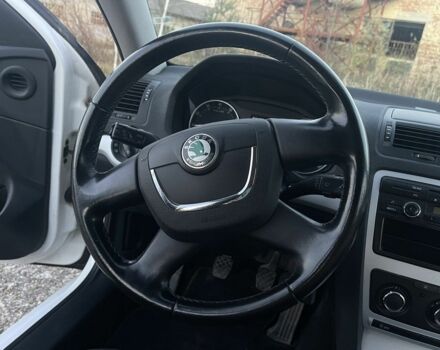 Белый Шкода Октавия, объемом двигателя 1.8 л и пробегом 160 тыс. км за 9100 $, фото 1 на Automoto.ua