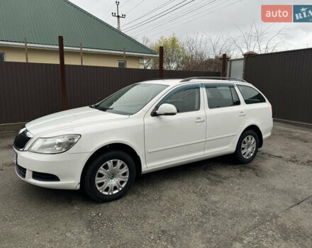 Білий Шкода Октавія, об'ємом двигуна 1.6 л та пробігом 183 тис. км за 7400 $, фото 3 на Automoto.ua